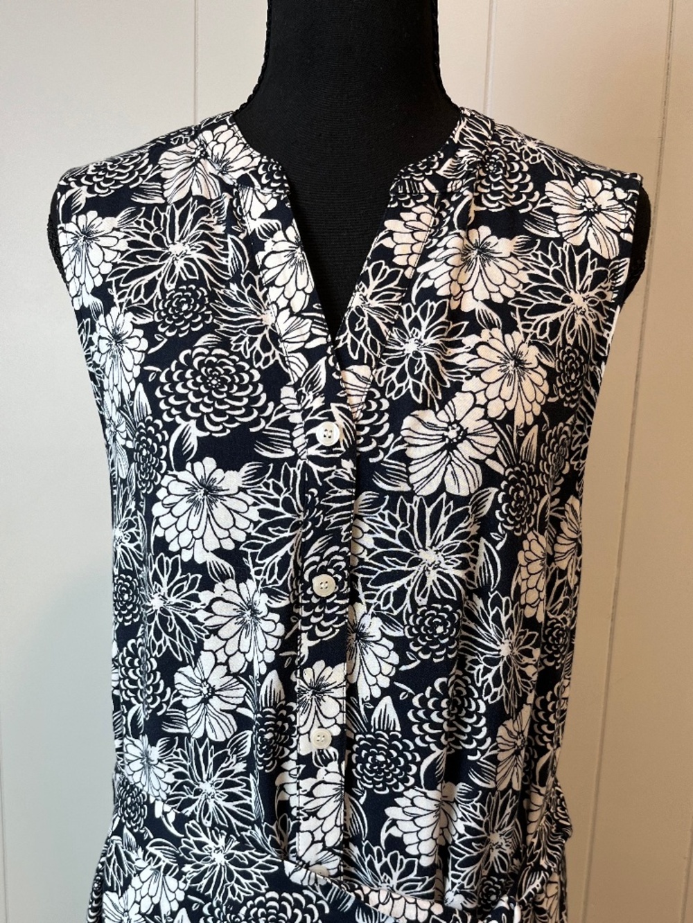 Talbots Sleeveless Black & White Maxi Dress Button Down V Neck Tie Waist sz 10